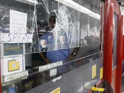 linea b: usuarios estallaron de furia en la estacion medrano linea b: usuarios estallaron de furia en la estacion medrano