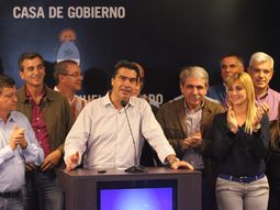 chaco: precandidatos del fpv acompanaron a capitanich en su triunfo chaco: precandidatos del fpv acompanaron a capitanich en su triunfo