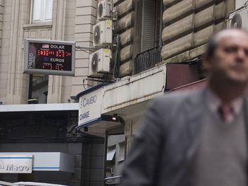DOLAR