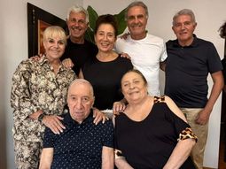 Carlos Bilardo festejó sus 88 años con los campeones del 86 y Claudia Villafañe