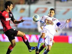 arsenal le gano a newells y le impidio llegar a la punta arsenal le gano a newells y le impidio llegar a la punta