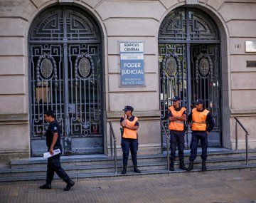 Vecinos de Dolores ofrecen alimentos y hospedaje a quienes acompañan a los padres
