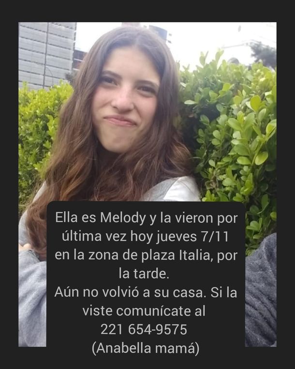 Melody se cambió de ropa en un baño de Retiro Melody se cambió de ropa en un baño de Retiro