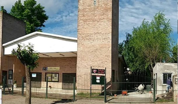 Un colegio católico quiere prohibir que las chicas usen polleras para evitar tentaciones