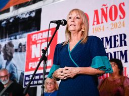 La precandidata presidencial del Frente Amplio, Carolina Cosse, insiste en modificar artículos de la LUC para endurecer controles. La precandidata presidencial del Frente Amplio, Carolina Cosse, insiste en modificar artículos de la LUC para endurecer controles.