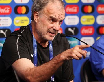 Marcelo Bielsa en conferencia de prensa.