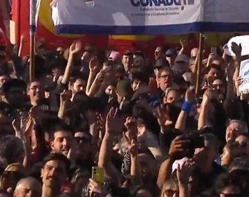 Así fue el emotivo festejo en la Marcha Universitaria tras el rechazo de Diputados a los vetos de Milei