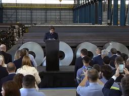 Javier Milei en la planta de Sidersa.