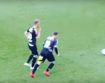 El booper de un jugador en un tiro libre