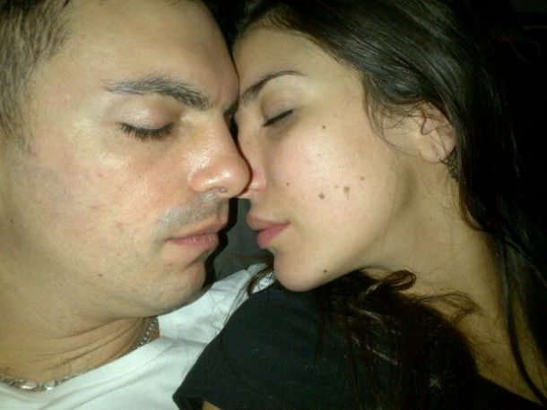 Andrea Rincón y Ale Sergi duermen la siesta juntos