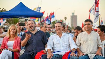 Carolina Cosse, Mario Bergara, Yamandú Orsi y Andrés Lima hablaron en el 53° aniversario del Frente Amplio. Carolina Cosse, Mario Bergara, Yamandú Orsi y Andrés Lima hablaron en el 53° aniversario del Frente Amplio.