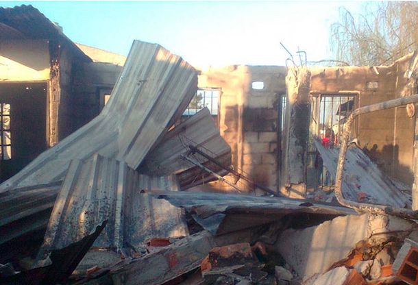 La casa de unos vecinos fue destrozada por los narcos (Gentileza: Perspectiva Sur)