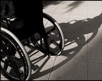 Bajarán impuestos a quienes contraten a ex presos y discapacitados