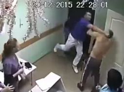 video: un paciente toco a una enfermera y un medico lo mato en pleno hospital video: un paciente toco a una enfermera y un medico lo mato en pleno hospital