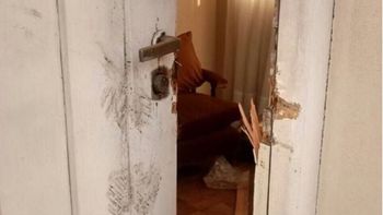 a cristina kirchner le violentaron su casa de rio gallegos y denuncio persecucion de la metropolitana a cristina kirchner le violentaron su casa de rio gallegos y denuncio persecucion de la metropolitana