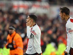 Gestos de Juanfer a los hinchas de River. Gestos de Juanfer a los hinchas de River.