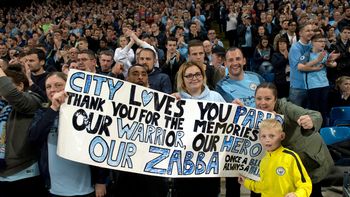 La bandera de los hinchas del City dedicada a Zabaleta La bandera de los hinchas del City dedicada a Zabaleta