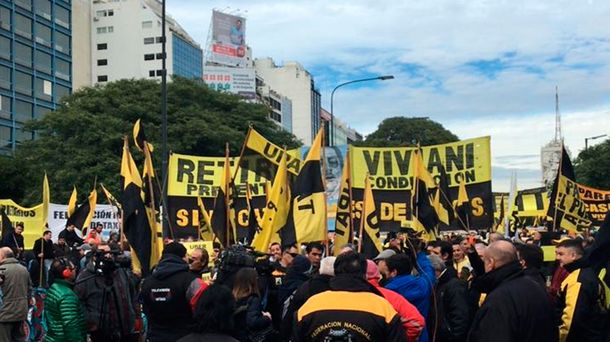 Taxistas marcharán al centro porteño en repudio a Uber