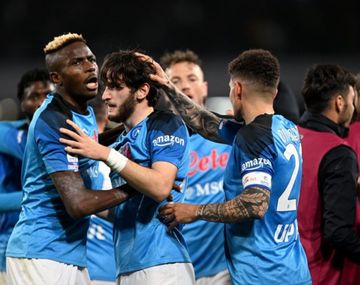 Napoli le ganó a la Juventus sobre la hora y acaricia el Scudetto