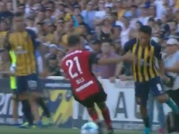 Deliran los Canallas: Carrizo metió dos caños al hilo en el clásico de Rosario