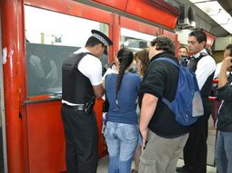 la policia podra pedir en la ciudad los documentos sin motivos de sospecha la policia podra pedir en la ciudad los documentos sin motivos de sospecha