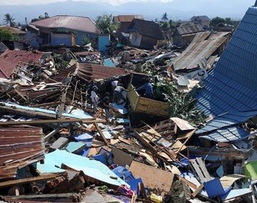 Ya son más de 800 los muertos por el terremoto y el tsunami en Indonesia