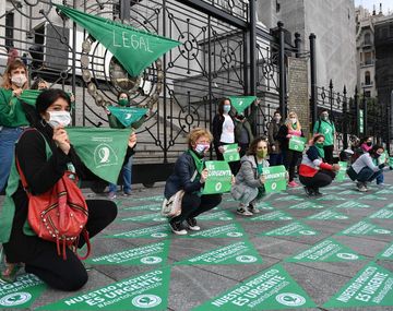 Congreso: hicieron un pa&ntilde;uelazo por el aborto legal