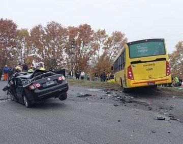 Al menos un muerto y 30 heridos por el choque de un auto y un colectivo en Campo de Mayo