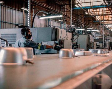 Famosa empresa de cacerolas echó a más de 30 trabajadores por caída de consumo