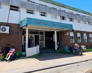 La joven se trasladó al Hospital Larraín de Berisso donde se encuentra fuera de peligro.