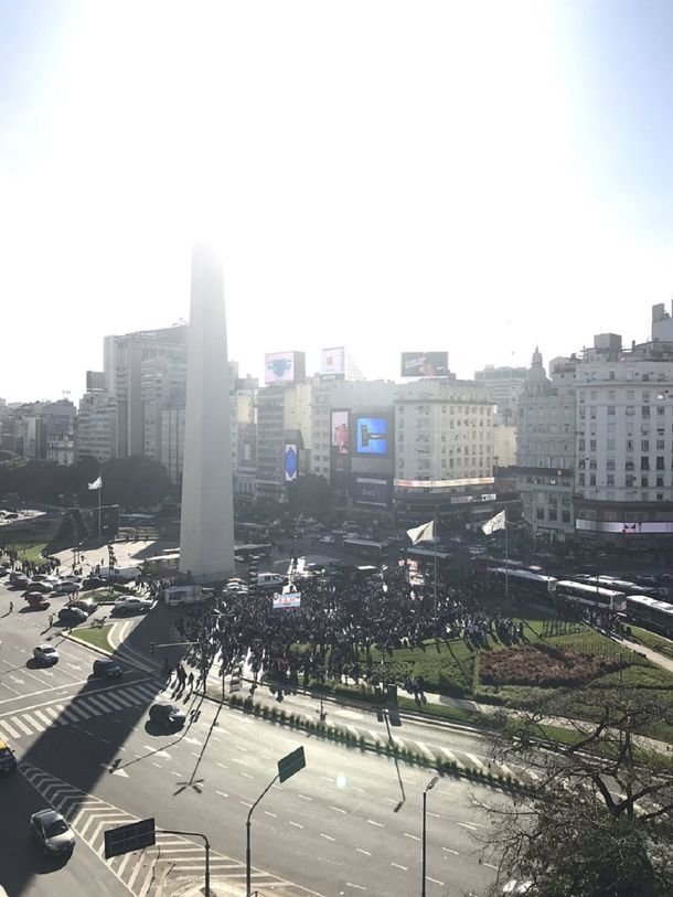 Caos de tránsito en el Obelisco por un piquete