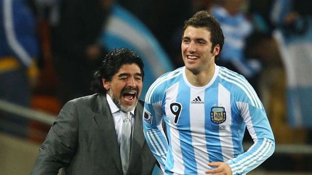 Si él lo dice: Maradona le recomienda al Nápoli vender a Gonzalo Higuaín