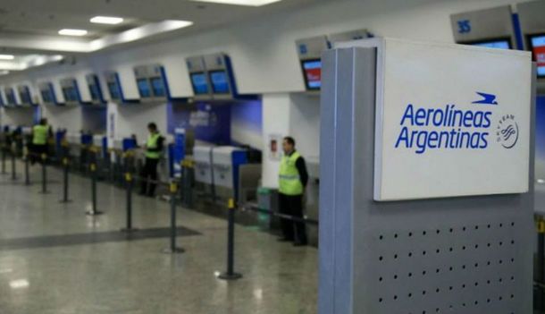 Oficial: los vuelos al exterior de Aerolíneas Argentinas pagarán el impuesto del 30%