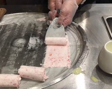 Helado de roll: una técnica tailandesa que se populariza en la Argentina