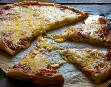 La pizza más espantosa: pidió una cuatro quesos y le mandaron algo insólito 