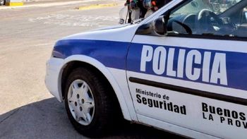 El hombre fue detenido y apartado de la fuerza El hombre fue detenido y apartado de la fuerza