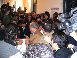 Menem vota