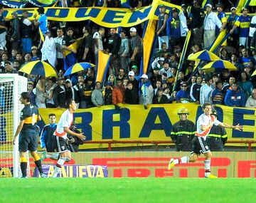 ¿La dirigencia de Boca sigue financiando a La 12?