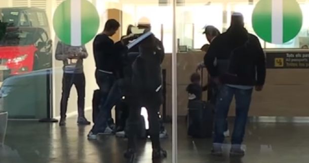 Las imágenes de Thiago y el uruguayo dieron la vuelta al mundo