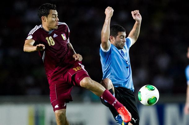 Uruguay venció a Venezuela y sigue con vida en la Eliminatorias