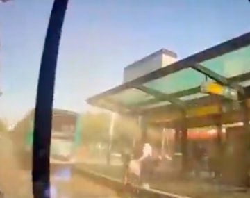 El impactante choque de colectivos en el Metrobus de la 9 de Julio visto desde adentro