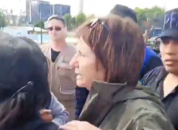El mal momento de Patricia Bullrich y Luis Petri en Bahía Blanca: la gente los repudió y casi los linchan