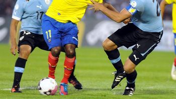 uruguay no pudo con ecuador como local y quedo lejos de la punta uruguay no pudo con ecuador como local y quedo lejos de la punta