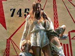 Pampita, junto a sus hijos en Miami Pampita, junto a sus hijos en Miami