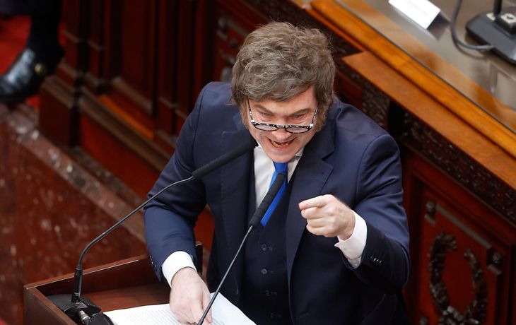 Tres indicadores demuestran que la crisis económica golpea con Javier Milei a la clase media acomodada