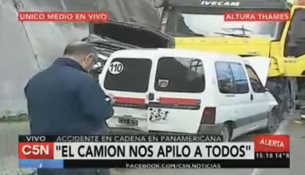 Atrapado sin salida: quedó entre la pared y un camión tras un choque