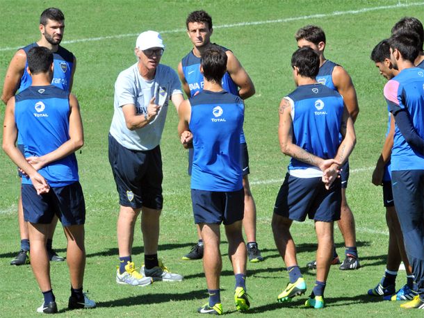 Dudas para Bianchi y Boca: mientras Riquelme suma minutos, Gago trabaja diferenciado