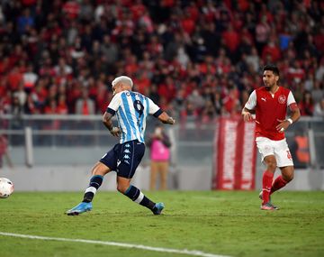 Racing sigue festejando el clásico: la remera viral para cargar a Independiente