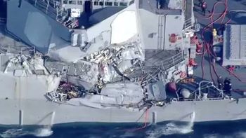 Un destructor de Estados Unidos chocó con un carguero filipino cerca de la costa de Japón Un destructor de Estados Unidos chocó con un carguero filipino cerca de la costa de Japón