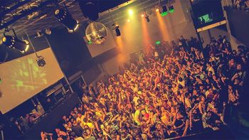 clausuraron la disco caix por el ingreso de menores de edad clausuraron la disco caix por el ingreso de menores de edad